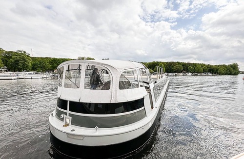 Wilhelmstadt Boat Rental | schwimmendes Wohnboot in Berlin