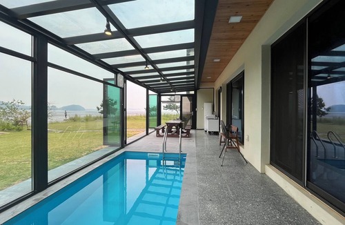 Geunheung House | Sea & You pool villa pension