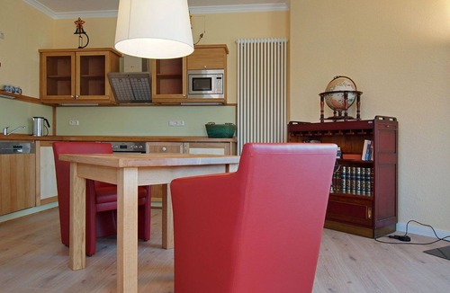 Dobin am See Apartment | Seegang mit eingezäuntem Grundstück by Interhome