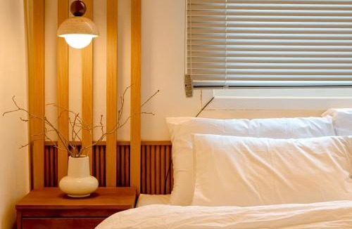 Banpo-dong Apartment | Sinnonhyeon Station 5minutes, Gangnam Plastic Surgery, Severance Hospital, COEX, airport bus 5minutes, Hongdae 30minutes, Itaewon 15minutes, 명동 30minutes