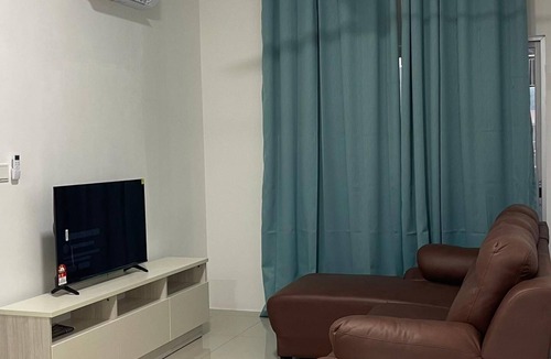 Seri Kembangan Apartment | SK Homestay @ Seri Kembangan. 3R2B- Entire Room