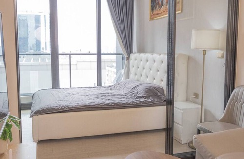 Rama 9 Apartment | Skyline view w/Pool, Gym, Hot Tub, Sauna + 5m Walk to MRT