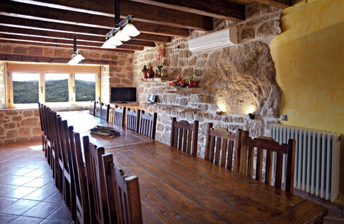 La Baronia de Rialb Cottage | Spa& Heated swimming pool, field FOOTBALL and PADDLE, air-conditioning, WIFI.
