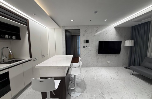 Seocho-dong Apartment | Spacious 2BR Family Suite7 Gangnam/Seocho 2 Queen Beds, Living Room, Kitchen