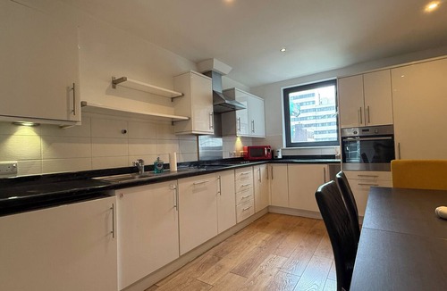 Wembley Park Apartment | Spacious 3 Bedroom flat near Wembley Stadium. 15 mins to Central London. Zone 4