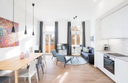 Mitte Apartment | Spacious 4BR Berlin Apartment for 14 Near City Center & Wedding Station
