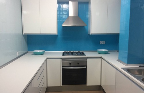 Lloret Town Center Apartment | Spacious apartment for 8 people on the seafront of LLoret de Mar, with spectacular views of the sea. Free WIFI. Excellent location ideal for groups of young people and families. Vivalidays Rosalia.