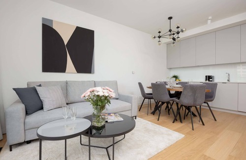 Mirow Apartment | Spacious Apartment | 3 Bedrooms | Balcony