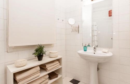Lagymanyos Apartment | Spacious apartment in Budapest city centre with fireplace