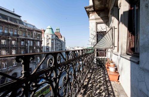 Lagymanyos Apartment | Spacious apartment in Budapest city centre with fireplace