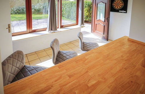 Scharrel Apartment | Spacious apartment on the river Aper-Tief directly on the dike in East Frisia