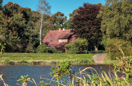 Scharrel Apartment | Spacious apartment on the river Aper-Tief directly on the dike in East Frisia