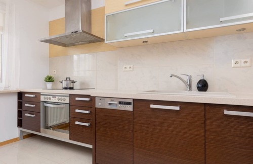 Wilanow Apartment | Spacious Apartment with a Bathtub | Garage | Near the Park