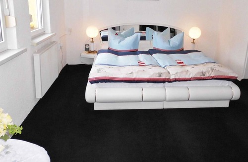 Oberhavel House | Spacious Holiday Home in Sommerfeld near Lake