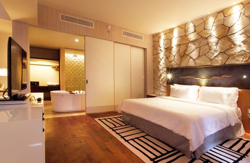 North Legian Hotel | Spacious Modern Suite with Free Minibar Items (T Sand Suite24)