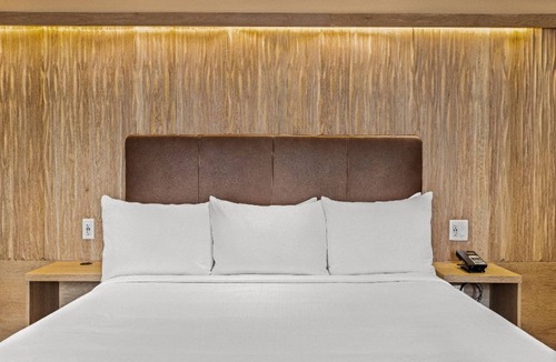Banff Hotel | Spacious Superior Room w/King Bed in Banff