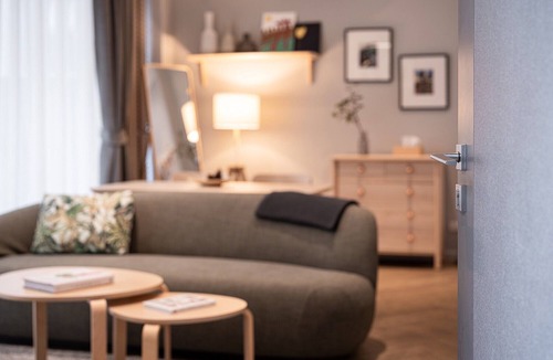 Pathumwan House | Spacious 4BR Home 12Pax + Free Airport Transfer. Walkable to Siam, MBK, BTS