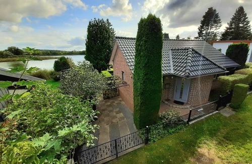 Blankensee House | Spacious vacation home right on the lake with terrace, fireplace and own rowing boat