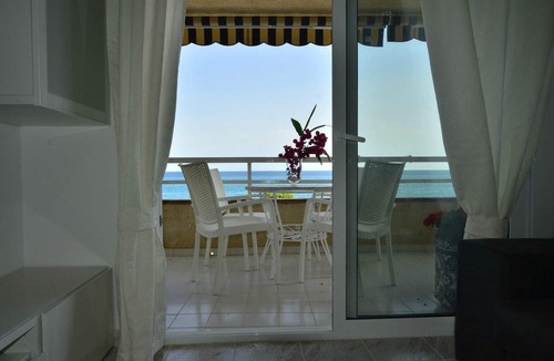 Pineda de Mar Apartment | Spectacular Frontline, Pineda de Mar