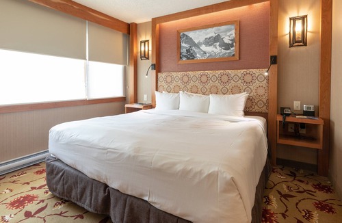 Banff Hotel | Split Room w/King & Queen in Banff