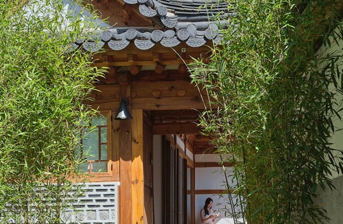 Jongno House | Staymoire Premium Hanok · 5min walk Anguk Station · 5min ICN Airport Bus