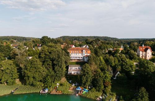 Bollersdorf Hotel | Strandhotel Vier Jahreszeiten Buckow