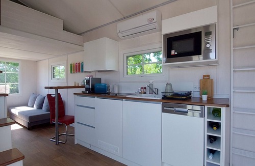 Wustermark House | Studio Apartment "Tiny House Paradies" with Private Terrace, Shared Garden & Wi-Fi