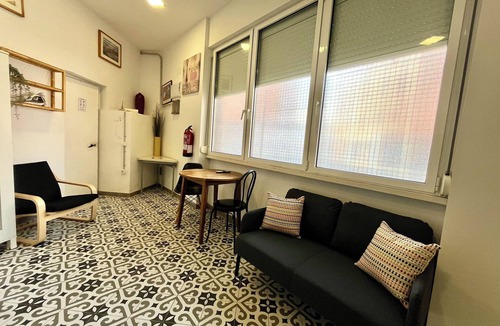 Sant Adria de Besos Apartment | Studio bright 20' from Barcelona Center/10' walk to the beach/15' Forum Bcn