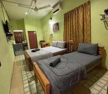 Pekan House | Studio Khalida Taman Perdana