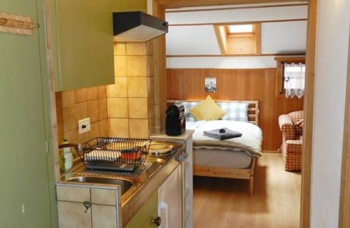 Gstaad Apartment | Studio Oehrli Studio, Dusche oder Bad, WC 2-Bettwohnung by Interhome