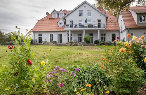 Muritz Apartment | Stylish vacation apartment in a manor house on Lake Plau