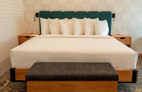 Banff Hotel | Superior King Room in Banff! Free Parking