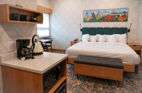 Banff Hotel | Superior King Room in Banff! Free Parking
