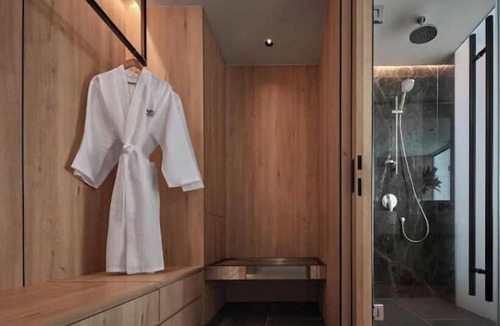 Golden Triangle Hotel | Swank Upscale Hotel Urban Room @Bukit Bintang