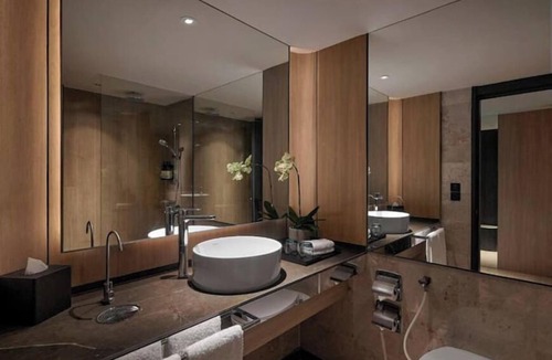 Golden Triangle Hotel | Swank Upscale Hotel Urban Room @Bukit Bintang