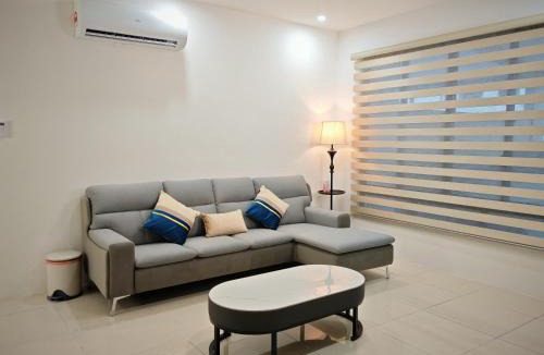 Kuching Villa | T&C Boxhill Gated 5 Min To Kuching Airport 12Pax