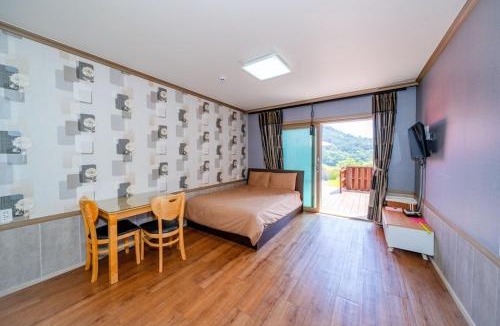 Iwon House | Taean Low Stack Pet Pension