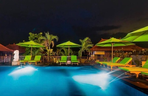 Mushroom Bay Hotel | Taman Sari Villa Lembongan bungalow #2 Twin bedroom with garden view
