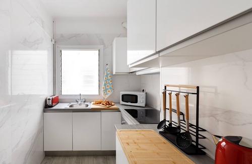 Sant Antoni Apartment | The 100sqm, 4 bedrooms, 3 baths apartment are in central Barcelona. 8 persons