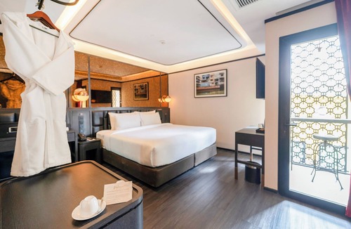 Talat Yot Hotel | The Gravitique Hotel Khaosan
