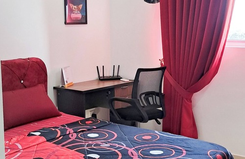 Kota Warisan Bed & Breakfast | The Red Room @ Alanis Residence Sepang, KLIA1 and KLIA2