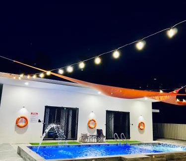 Port Dickson House | The Rina Homestay-Whole Villa with Private Pool,BBQ & Karaoke-1Min Beach-