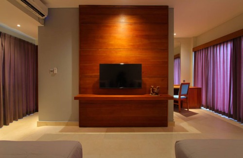Seminyak Hotel | The Spacious room designed in a sequence of cascading spaces
