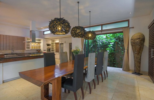 Berawa Villa | The ultimate Bali beachside getaway at Villa Kaira Estate, a 7-bedroom luxury villa in Berawa, Canggu. The Estate offers daily breakfast, a full-time private chef, airport transfers, complimentary massages, housekeeping, and a dedicated driver.