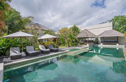 Berawa Villa | The ultimate Bali beachside getaway at Villa Kaira Estate, a 7-bedroom luxury villa in Berawa, Canggu. The Estate offers daily breakfast, a full-time private chef, airport transfers, complimentary massages, housekeeping, and a dedicated driver.