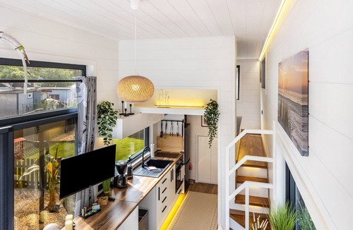 Plaue House | Tiny House Queen Dream with Private Terrace, Private Garden and Wi-Fi