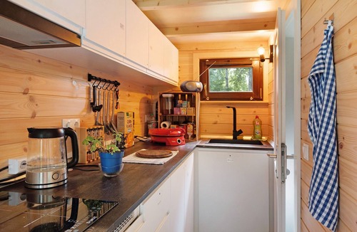 Kloster Lehnin House | Tiny Home 'Ernesto' with Private Garden, Wi-Fi and Air Conditioning