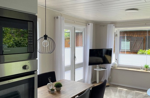 Petersfeld House | Tinyhouse 'Marla by the Lake' with Private Terrace, Garden, and Wi-Fi