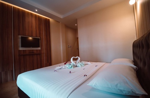 Lat Sawai Hotel | Triple Trees