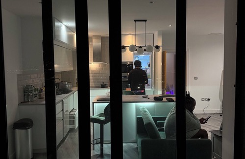 Royal Docks Apartment | Two Bedroom spacious Riverside apartment w/gym, walking distance to Excel & LCY